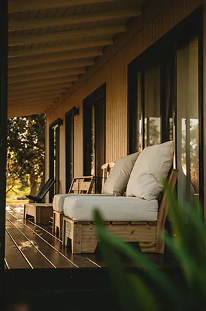 sillón de exterior con almohadones